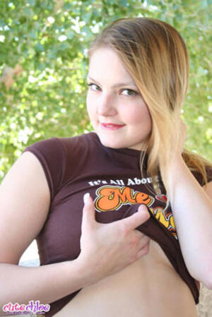 Cute Chloe Porn - Cute Chloe in the sun - pornpig free porn party