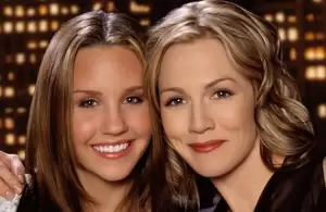 Amanda Bynes Jennie Garth Porn - Amanda Bynes is 'Very Interested' in Reviving What I Like About You -  PRIMETIMER