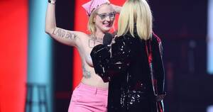 Avril Lavigne Porn - Nude Ontario Greenbelt protester interrupts Avril Lavigne at Juno Awards |  Globalnews.ca