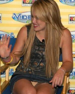hilry duff celebrity upskirt no panties - Celebrity Hilary Duff upskirt of her orange panties Porn Pictures, XXX  Photos, Sex Images #3247203 - PICTOA