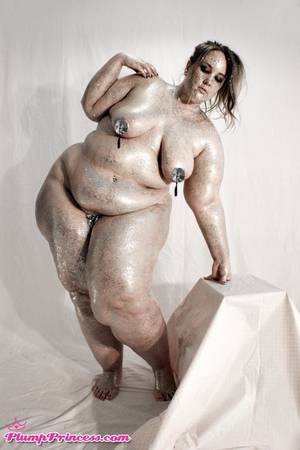 chubby naked store - Plump Princess gets all arty.