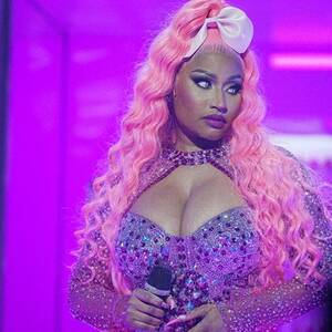 Nicki Minaj Porn Hairy - Nicki Minaj - Beauty Photos, Trends & News | Allure