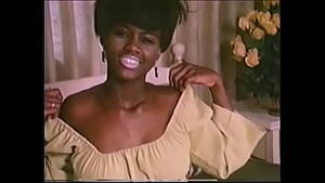 black pussy retro - Retro black babe strips off sexy lingerie to show pussy - XVIDEOS.COM