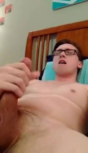 geek jerk off - Geek Guy Jerks off &Cum!!! - ThisVid.com