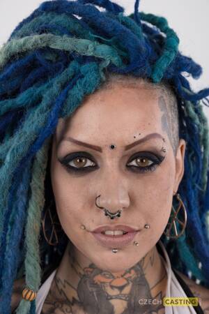 Dreadlocks Punk Porn - Punk girl with a headful of dyed dreads stands naked in her modelling debut  - PornPics.com