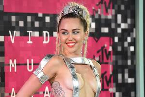 Miley Cyrus Nude Porn Captions - Miley Cyrus Reportedly Planning Naked Concert for Art (or Something) |  Vanity Fair