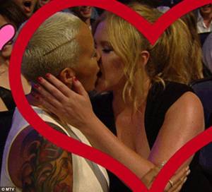 Amy Schumer Lesbian Kissing - 
