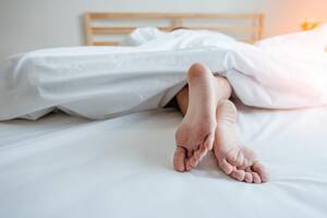 girl falls asleep on cam nude - Benefits of sleeping naked: Is sleeping with nothing on good for you?