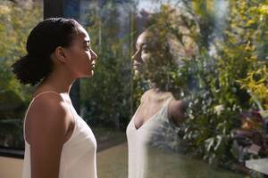 Bisexual Porn Mandy Moore - Everything, Everything Is Making Young Adult Fiction Diverse