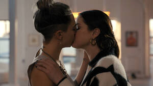 Demi Lovato And Selena Gomez Lesbian - Only Murders in the Building: Cara Delevingne and Selena Gomez Smash