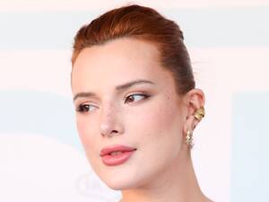 Bella Thorne Porn Caption Hypnotized - Bella Thorne Used Blood as a Beauty Product for Her Latest Red Carpet  Appearance â€” See Photos | Allure