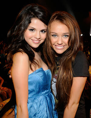 Myly Cris Selena Gomez Lesbian Porn - Miley Cyrus, Selena Gomez Rumored Feud to Friendship Timeline | J-14