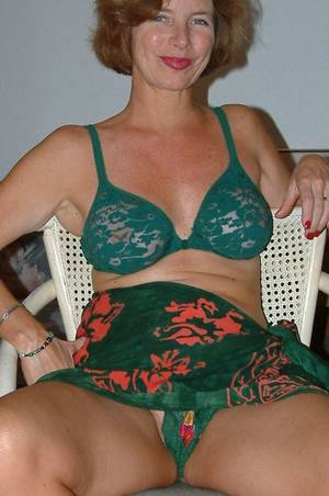 Beautiful Older Women Porn - This is a place to share my love of older women. Like most of us it  probably started with Mama.