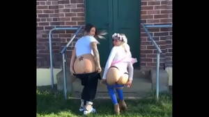 mooming big cock fuck girl - Two Cute Girls Mooning (Boomerang) - XVIDEOS.COM