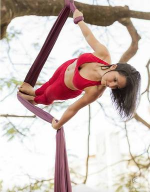 Aerial Silks Straight Porn - Aerialist Lorena Naves Goiana