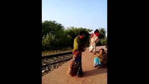 housewife pussy indian sari lifting - desi village bhabhi saree lift pussy show in public, uploaded by Baylan