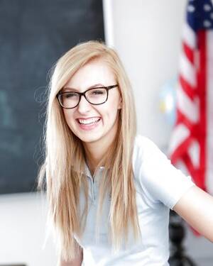 Blonde Nerdy Girl Porn - Blonde Nerd Glasses Porn Pics - PICTOA