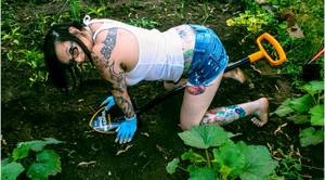 Gender Ion Porn - Bella Vendetta in Her Garden Â· Indie Porn Revolution Photo Sets