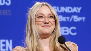 Dakota Fanning Porn Facial - Dakota Fanning bares all in nude Instagram pic