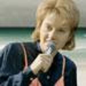 naked girl lesbian jodie foster - Watch: SNL's Kate McKinnon Shines as Ellen DeGeneres, Jodie Foster and Ecce  Homo Restorer Cecilia Giminez