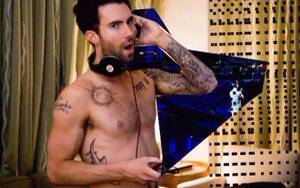 Adam Levine Gay Porn - Adam levine | Adam levine, Wrestling, Singer