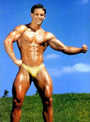 Christopher Mitchell Bodybuilder Porn - Bodybuilders Privates Exposed - Bulge, Posing Trunks, Visible Penis Line: Chris  Mitchell: does Chris do a quick change into a similar cut poser out in the  open between shots or is a