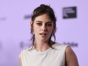 Interview Kristen Stewart Porn Captions - Kristen Stewart Talked About Playing a â€œLittle, Dykey Sisterâ€ in Love Lies  Bleeding | Them