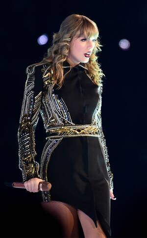 Ariana Grande Ass Porn Caption - Why Taylor Swift Has No Problem Defending Herself