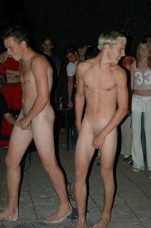 Funny Nude Porn - Funny stright nude porn public