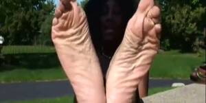 deep wrinkled ebony feet lesbian - ebony queen wrinkled soles - Tnaflix.com
