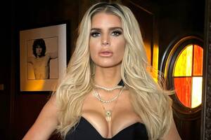 Jessica Simpson Porn - Jessica Simpson Sizzles in Skintight Black Catsuit