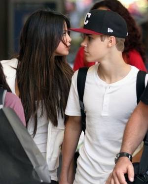 Dallas Girl Porn - Justin Bieber & Selena Gomez Statue at Dallas Porn Shop