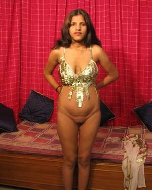 magnificent indian shaved pussy - Beautiful indian babe strips nude to show her tight shaved pussy Porn  Pictures, XXX Photos, Sex Images #2881484 - PICTOA