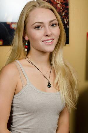 Annasophia Robb Porn - AnnaSophia Robb : r/ICanSeeYourBra