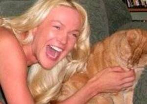 Cats Amateur Porn - Indifferent cats in amateur porn | Boing Boing