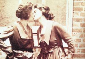 1920s Vintage Lesbians - 15 Ladies Who Were Writing Sexy Lesbian Love Letters Before You Got Born