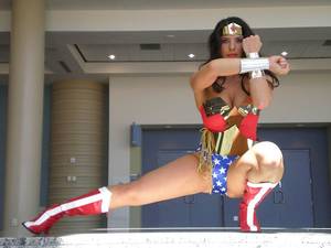 High Resolution Wonder Woman Reality - Fantastic super move #Wonder Woman #Cosplay