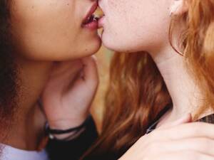 Lesbian Kissing Sex Tumblr - I'm A Straight Woman Who Gets Off to Lesbian Porn