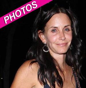 Courteney Cox Celebrity Porn - Make-Up Free Courteney Cox Bares Her Bra At Dinner With David Arquette