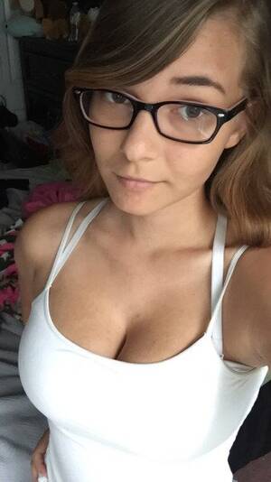 Glasses Cute - Cute girl with glasses Porn Pic - EPORNER