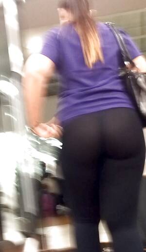 Latina Mom Yoga Pants Porn - Fat BOOTY Latina mom in LEGGINGS voyeur candid Porn Pictures, XXX Photos,  Sex Images #1306680 - PICTOA