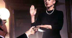 Madonna Sex Fuck - Body of Evidence (1993): Madonna and Willem Dafoe sexfully sex it up with  kinky sexy sex. Sex. : r/badMovies