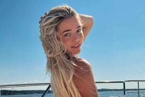 blonde naked beach friends - Gymnast Olivia Dunne opens up about what adult male autograph seekers tell  her - Daily Star