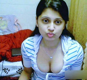 Hot Indian College Girls - http://atopwallpaper.blogspot.in/