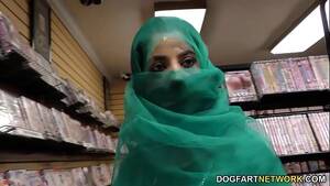 Nadia Ali Porn Gloryhole - Nadia Ali having fun with black cock in a gloryhole - XVIDEOS.COM