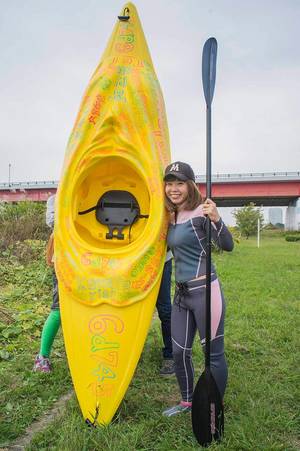 Japanese Youngest Pussy - Woman who made canoe out of her VAGINA faces 2 years in jail