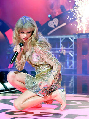 Carrie Underwood Black Porn - Taylor Swift, Katy Perry and Hollywood Are Ruining Women, Says Camille  Paglia â€“ The Hollywood Reporter