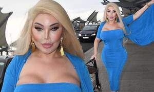 Hilary Duff Shemale Porn - Jessica Alves shows off her voluptuous curves in skintight blue dress |  Daily Mail Online