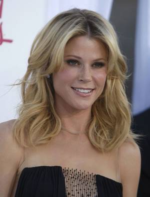 Julie Bowen Horrible Bosses Porn - JULIE BOWEN at 2012 Billboard Music Awards in Las Vegas
