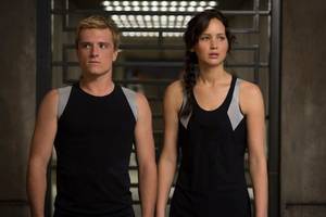 Catching Fire Jennifer Lawrence Porn - Jennifer Lawrence, Josh Hutcherson Are 'a Distraction' in New 'Hunger  Games: Catching Fire' Clip (Video)